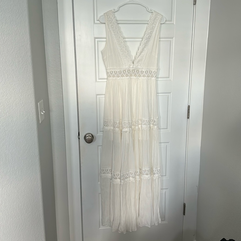 Lace maxi dress, V-neck, deep plunge, white, medium forever, 21
